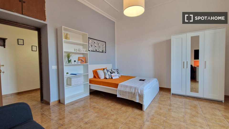 Double room Rome, 3 beds — photo 30
