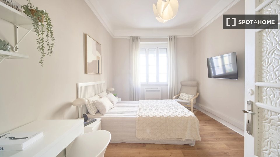 Double room Lisbon, 9 beds — photo 9