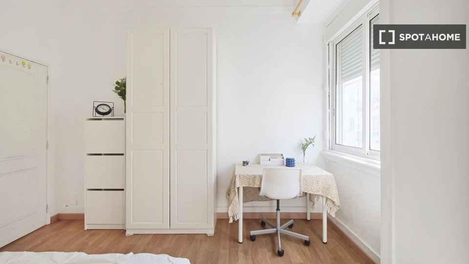 Double room Lisbon, 4 beds — photo 12