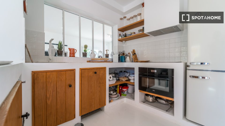 Apartment Lisbon, 2 beds, 85m² — photo 11