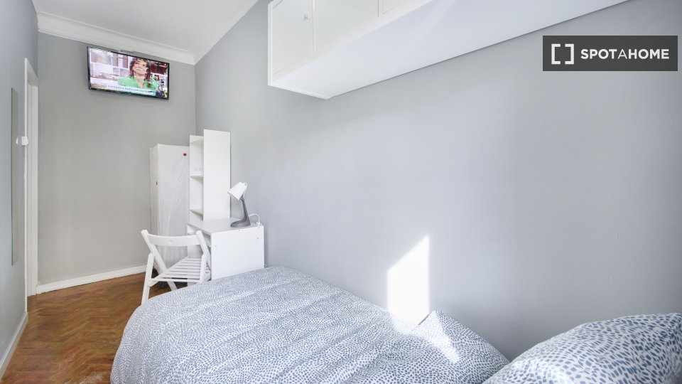 Double room Lisbon, 6 beds — photo 2