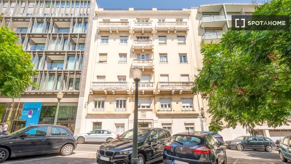 Double room Lisbon, 6 beds, 160m² — photo 12