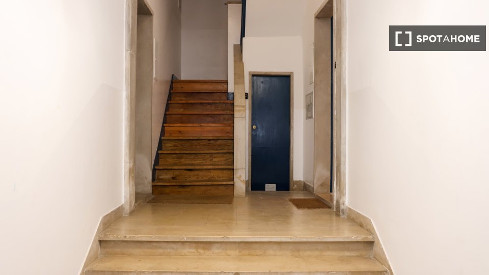 Apartment Lisbon, 2 beds, 50m² — photo 3