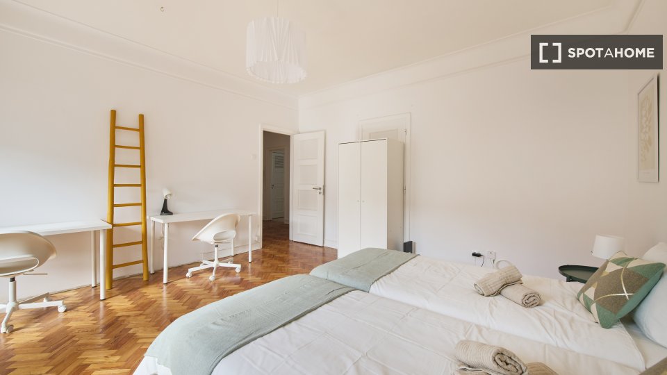 Double room Lisbon, 6 beds — photo 16