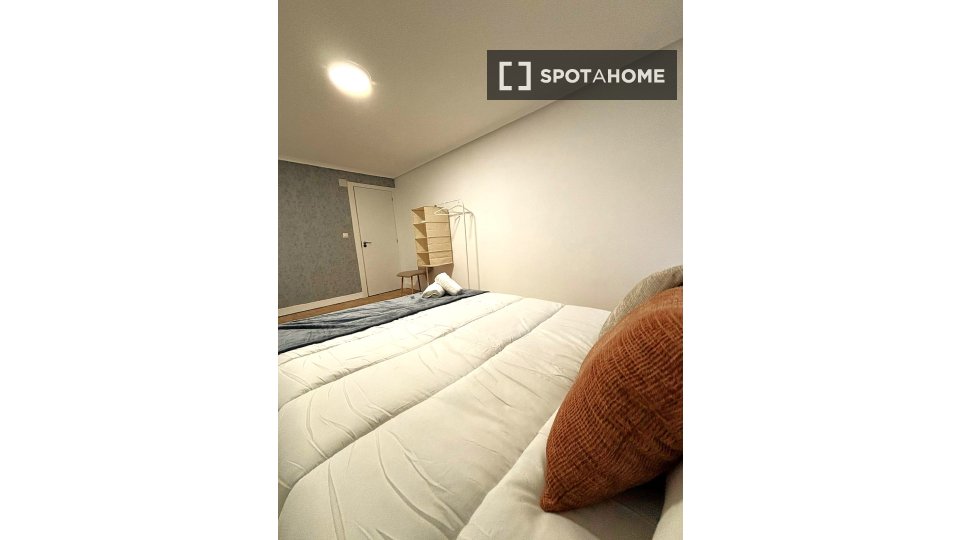Double room Madrid, 8 beds, 160m² — photo 32