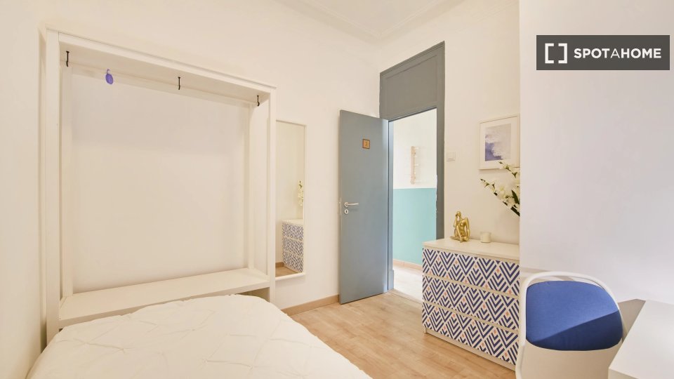 Double room Lisbon, 4 beds — photo 8