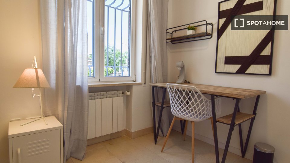 Double room Madrid, 11 beds, 503m² — photo 19