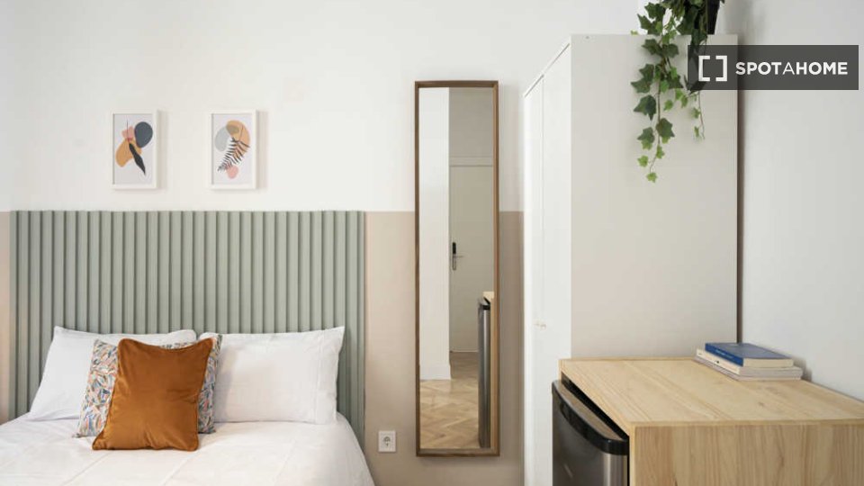 Double room Madrid, 16 beds — photo 26
