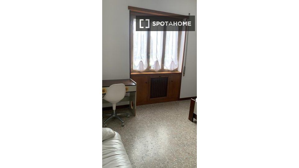 Double room Rome, 3 beds — photo 27
