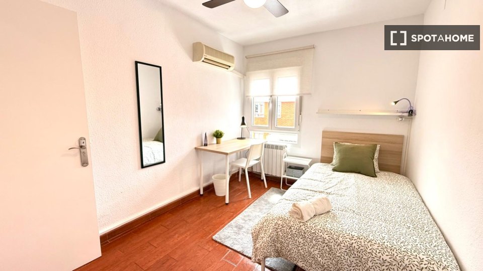 Double room Madrid, 4 beds — photo 5