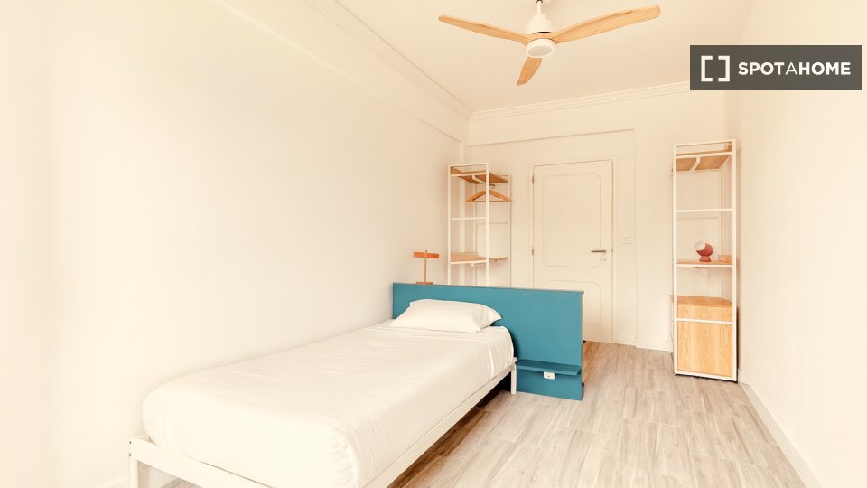 Double room Lisbon, 5 beds — photo 30