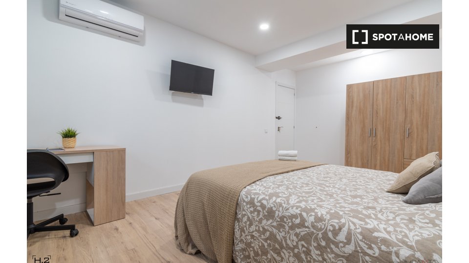 Double room Madrid, 4 beds, 100m² — photo 1