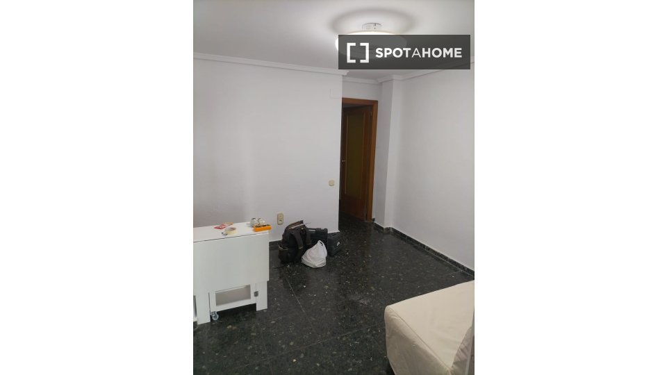 Double room Valencia, 5 beds, 110m² — photo 18