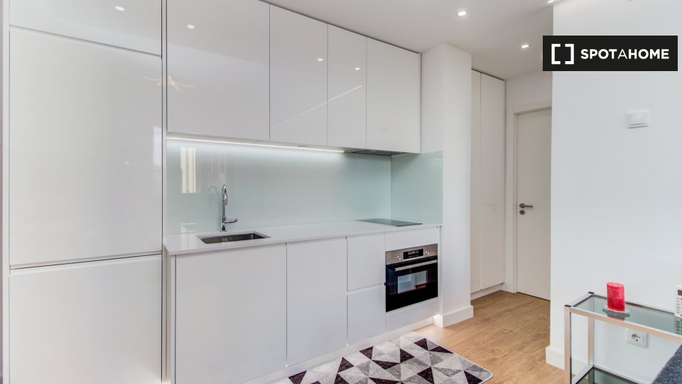 Apartment Lisbon, 1 bed, 55m² — photo 2