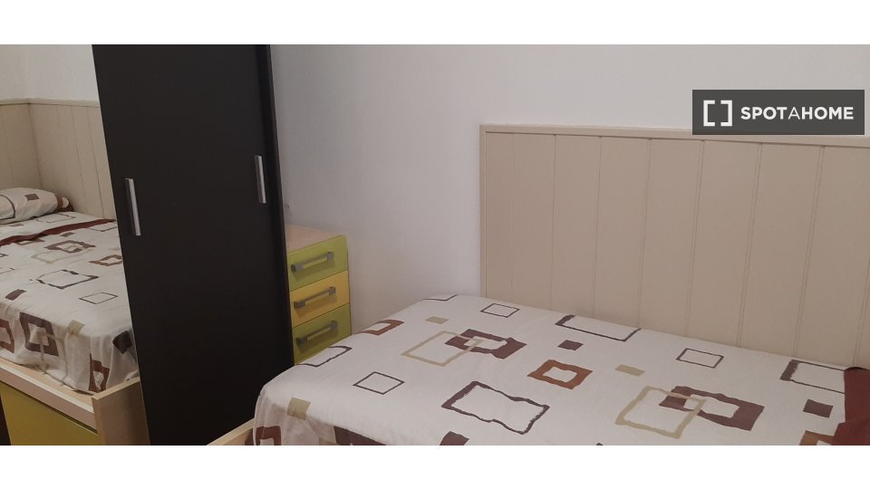 Double room Granada, 4 beds, 80m² — photo 14