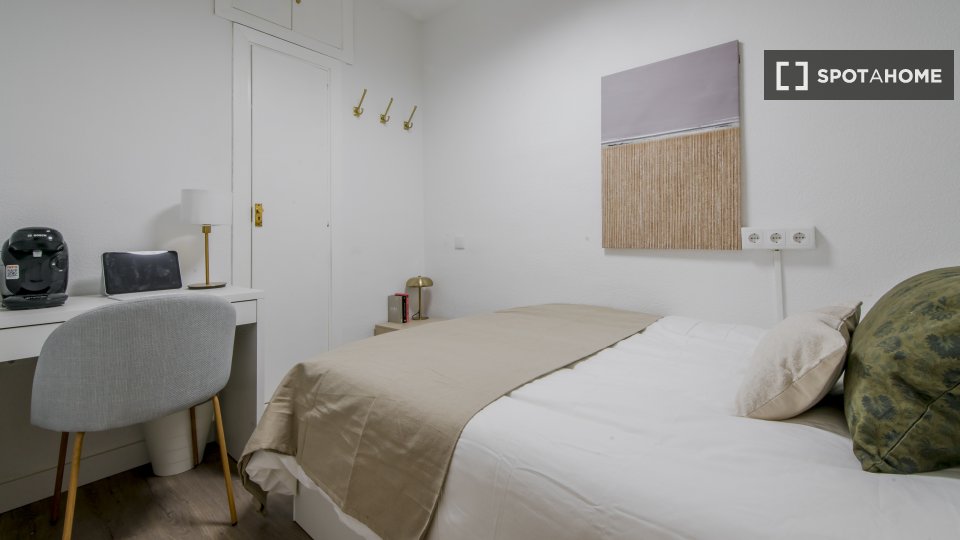 Double room Madrid, 6 beds — photo 4