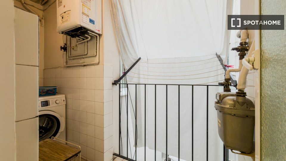 Apartment Barcelona, 4 beds, 80m² — photo 3