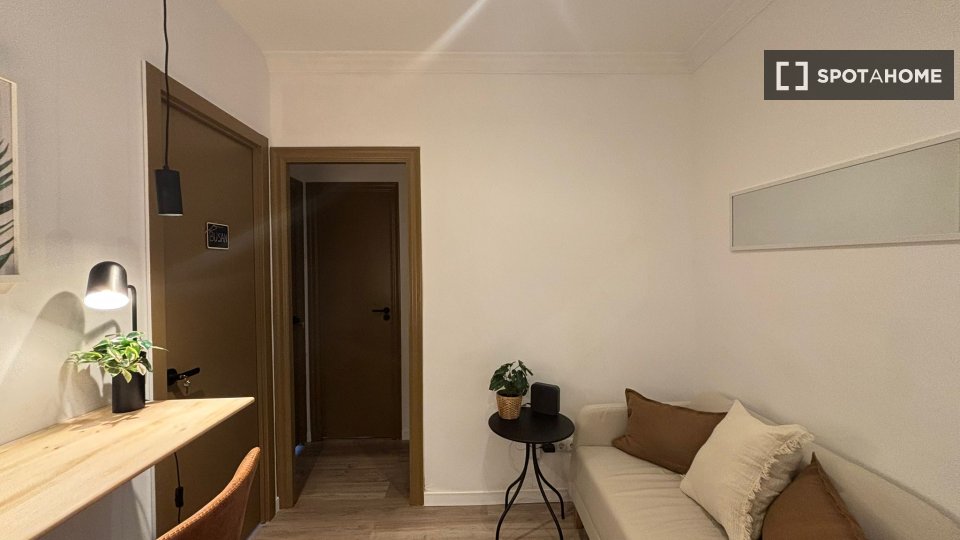 Double room Barcelona, 4 beds, 85m² — photo 15