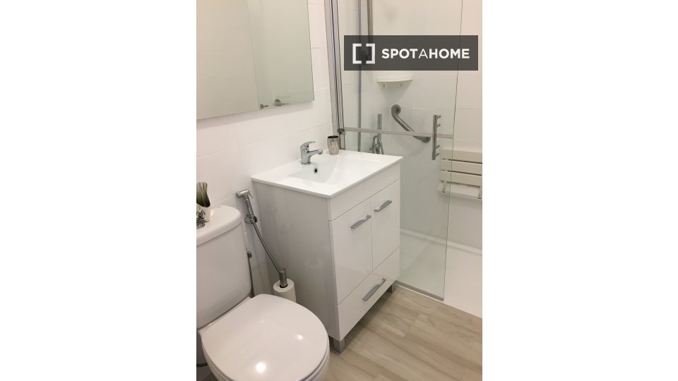 Apartment Lisbon, 2 beds, 70m² — photo 5