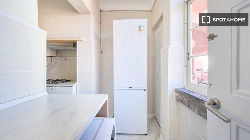 Double room Lisbon, 6 beds — photo 31