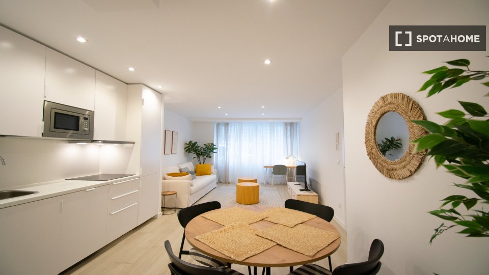 Apartment Madrid, 1 bed, 60m² — photo 2