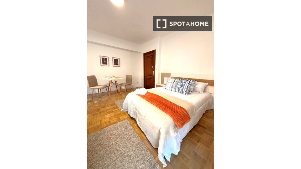 Double room Madrid, 8 beds, 170m² — photo 13