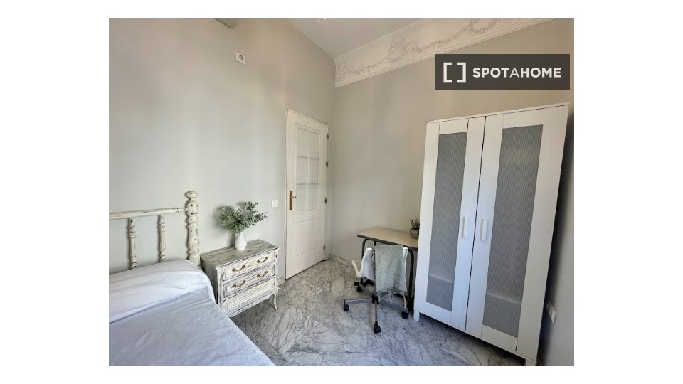 Double room Seville, 12 beds, 300m² — photo 7