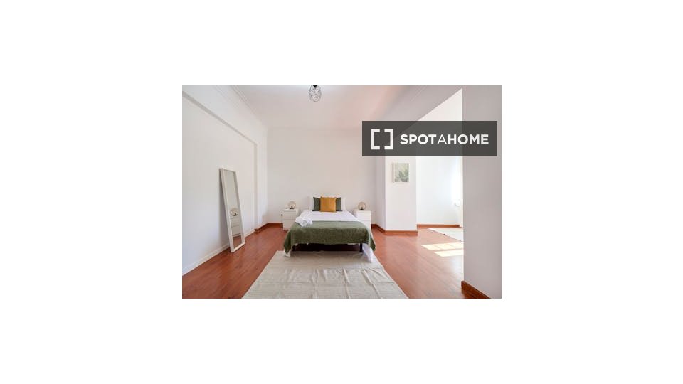 Double room Lisbon, 6 beds — photo 5