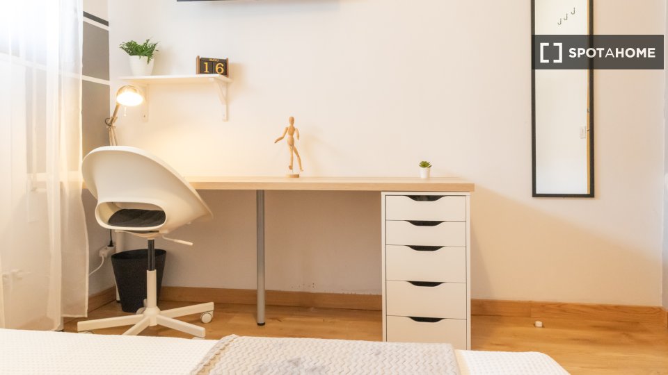 Double room Madrid, 7 beds, 160m² — photo 26