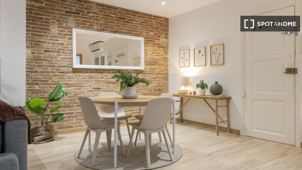 Apartment Barcelona, 2 beds, 80m² — photo 1