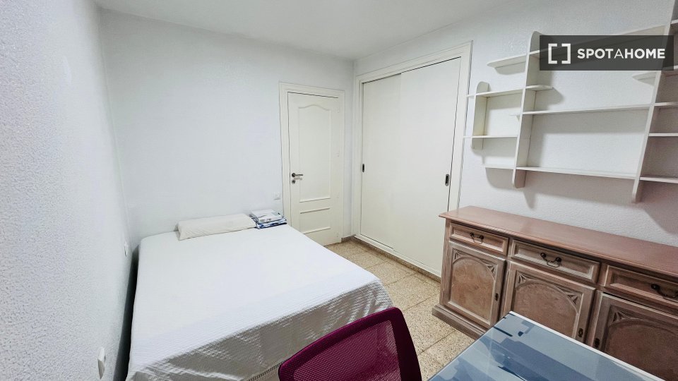 Double room Alicante, 4 beds, 150m² — photo 9