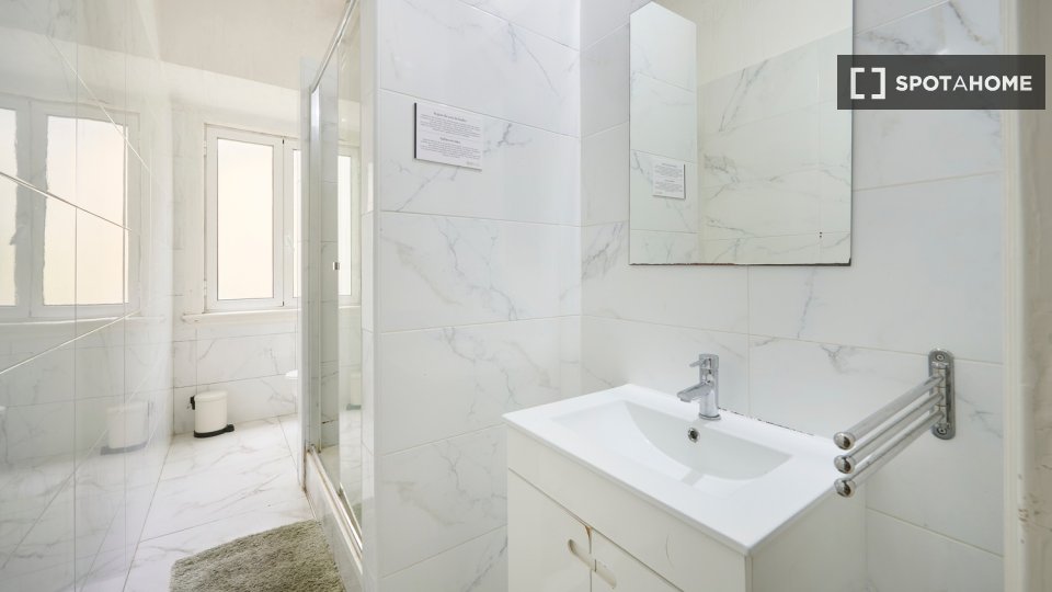 Double room Lisbon, 10 beds — photo 40