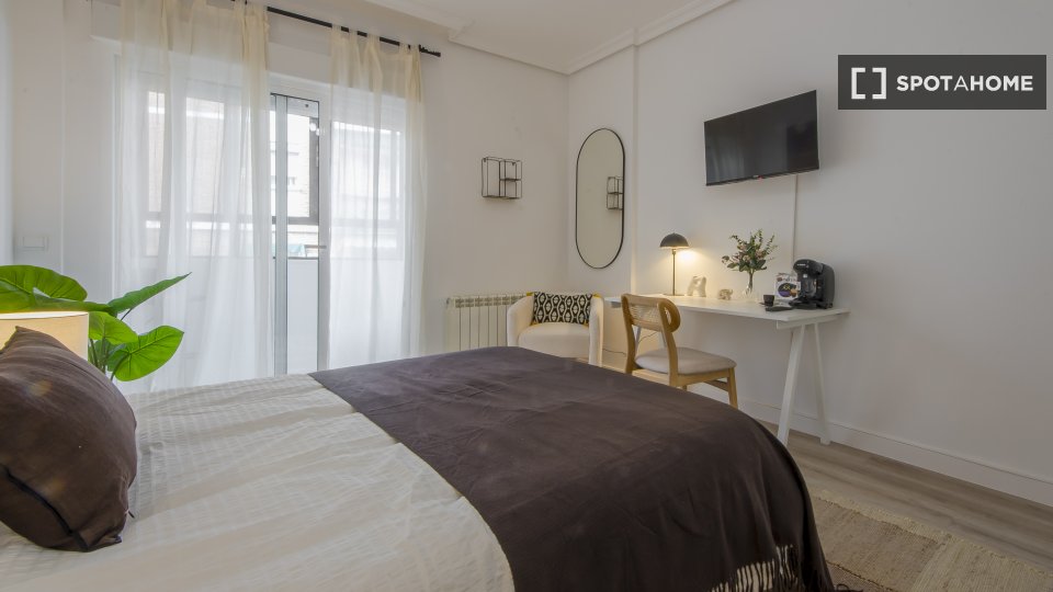 Double room Madrid, 5 beds — photo 4