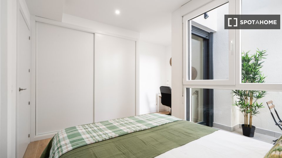 Double room Madrid, 4 beds, 140m² — photo 12