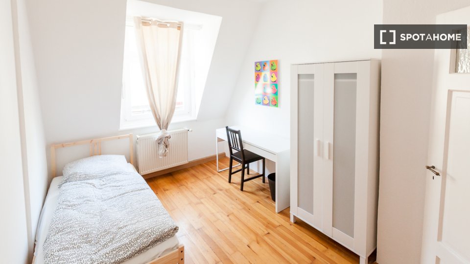 Double room Munich, 4 beds, 82m² — photo 18
