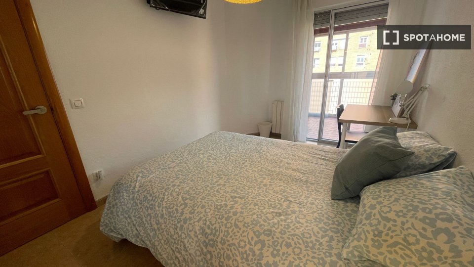 Double room Madrid, 3 beds — photo 1