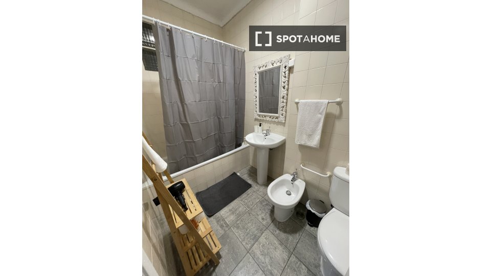 Double room Lisbon, 3 beds, 150m² — photo 5