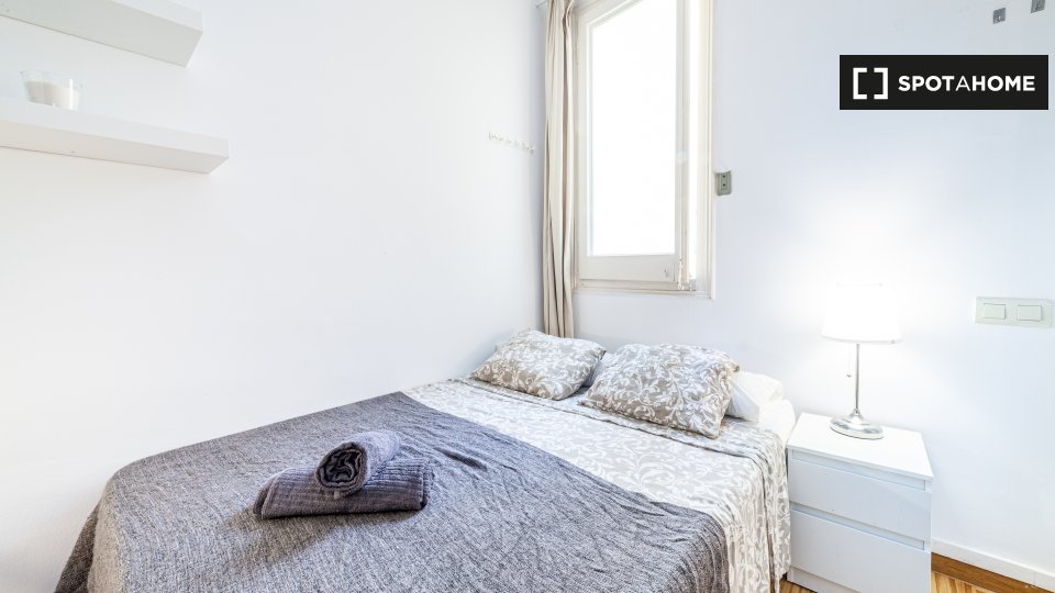 Double room Barcelona, 19 beds, 320m² — photo 2