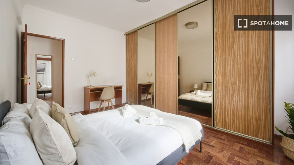 Double room Lisbon, 4 beds — photo 16