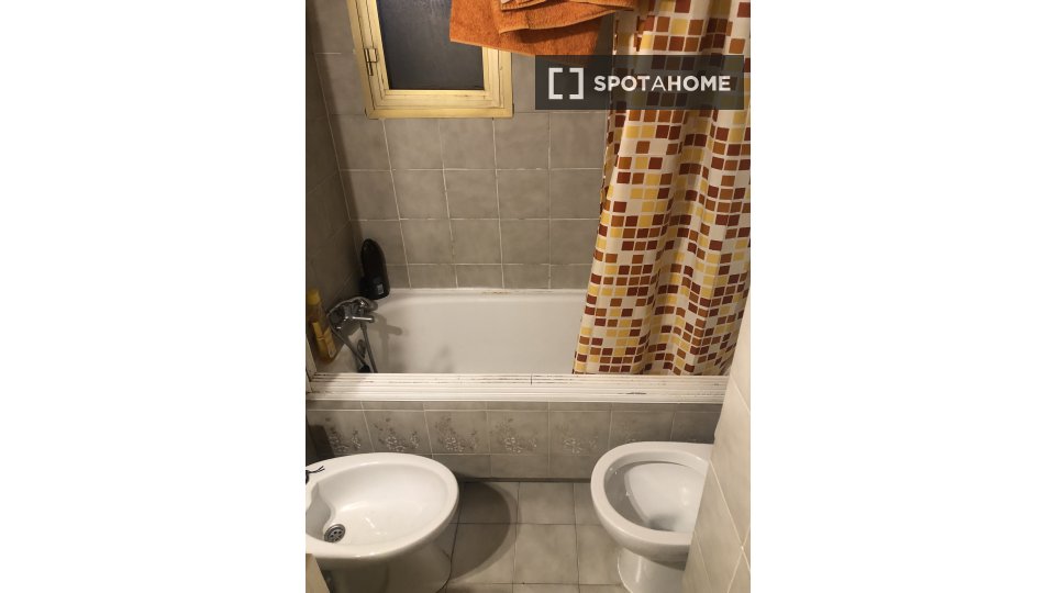Double room Madrid, 3 beds, 8m² — photo 10
