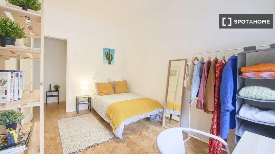 Double room Lisbon, 5 beds — photo 4