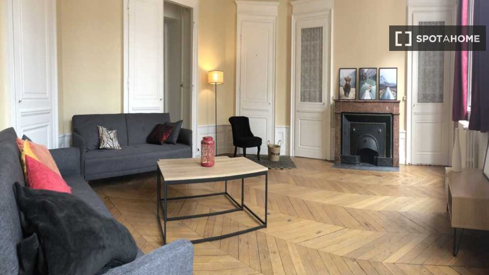 Double room Lyon, 7 beds, 240m² — photo 5
