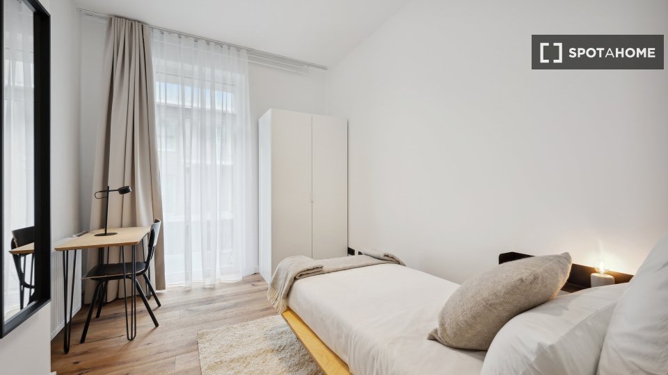 Double room Berlin, 4 beds, 74m² — photo 20