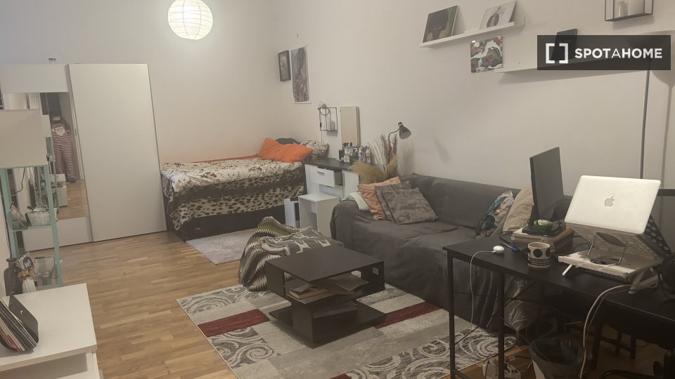 Double room Berlin, 2 beds, 87m² — photo 1