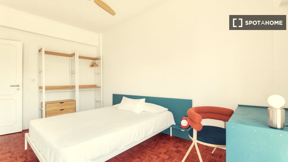 Double room Lisbon, 5 beds — photo 24