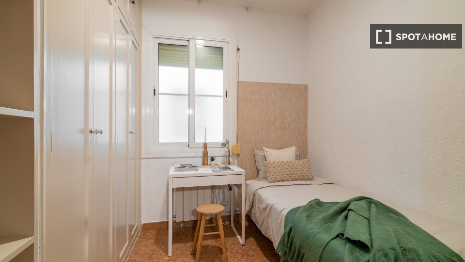Double room Barcelona, 5 beds, 115m² — photo 10