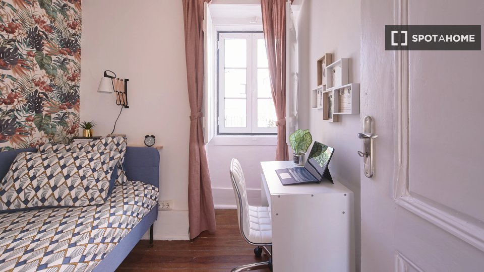 Double room Lisbon, 13 beds — photo 1