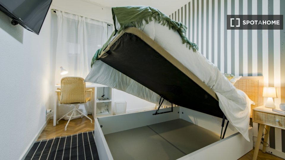 Double room Madrid, 11 beds, 250m² — photo 18