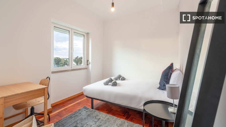 Double room Lisbon, 3 beds, 73m² — photo 15