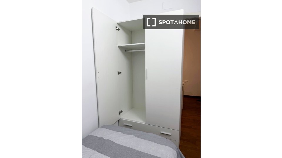 Double room Barcelona, 1 bed — photo 9
